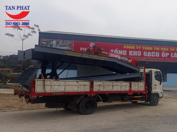 Cầu dẫn được vận chuyển và bàn giao tận nơi cho khách hàng