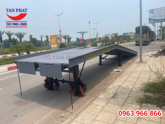 Cầu có khả năng nâng hạ thay đổi độ cao và bánh xe di chuyển tới vị trí mong muốn