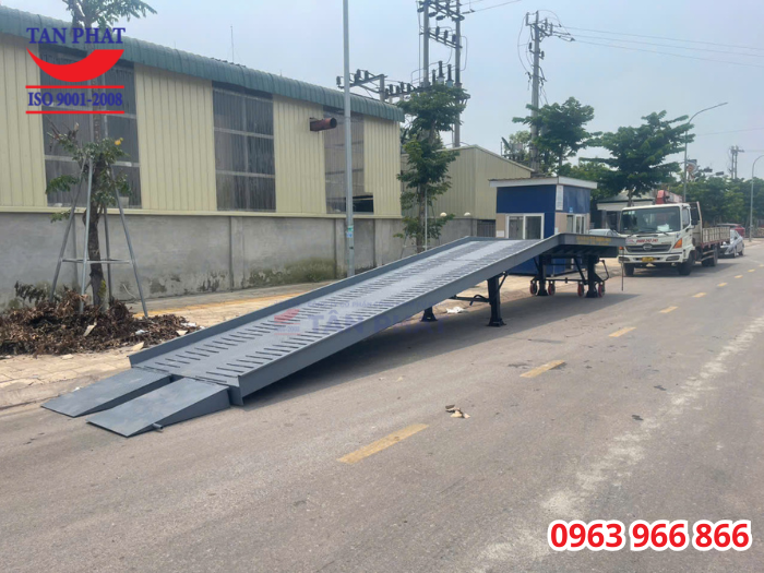 Cầu dẫn xe nâng lên container 8 tấn, kích thước 13x2.35m giao tại xã Tân Yên, tỉnh Bắc Ninh