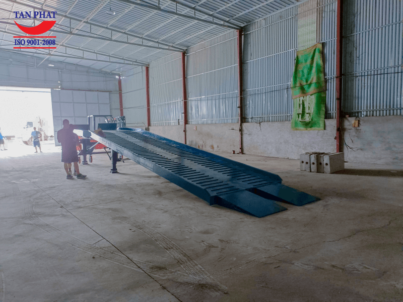 Cầu sử dụng mặt phi gân chống trượt