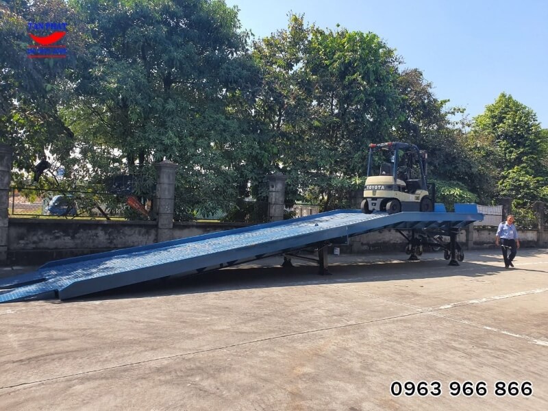 Cầu xe nâng 10 tấn được Tân Phát bàn giao tại Bắc Ninh