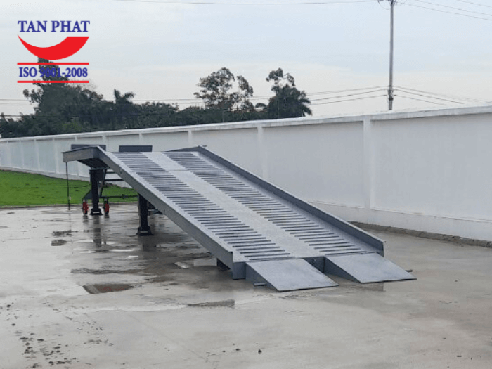 Sản phẩm cầu lên container 8 tấn do Tân Phát bàn giao tại thị xã Thuận Thành, tỉnh Bắc Ninh