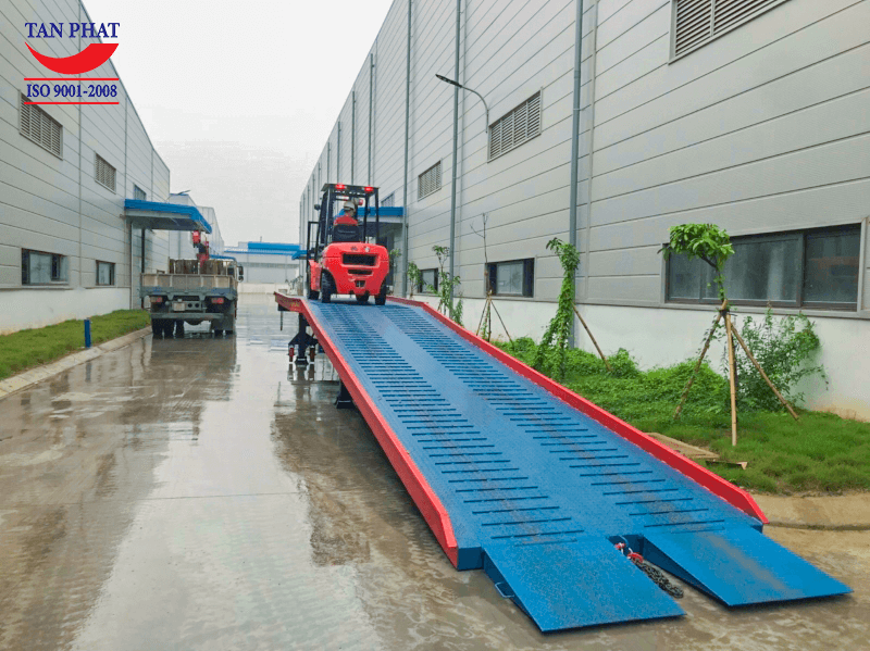 Cầu dẫn xe nâng lên container được Tân Phát bàn giao tại Runyang Bắc Giang