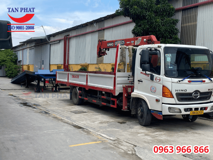 Cầu container được vận chuyển và lắp đặt, bàn giao hoàn thiện tại công trình của khách hàng