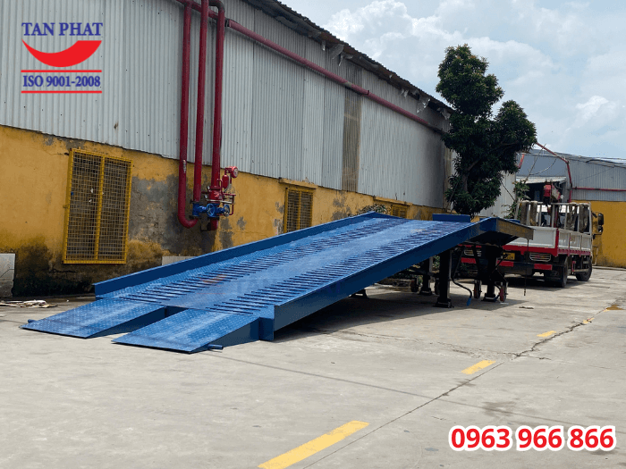 Cầu dẫn xe nâng lên container 10 tấn, kích thước 11x2.35m giao tại Cụm CN Nội Hoàng, tỉnh Bắc Giang