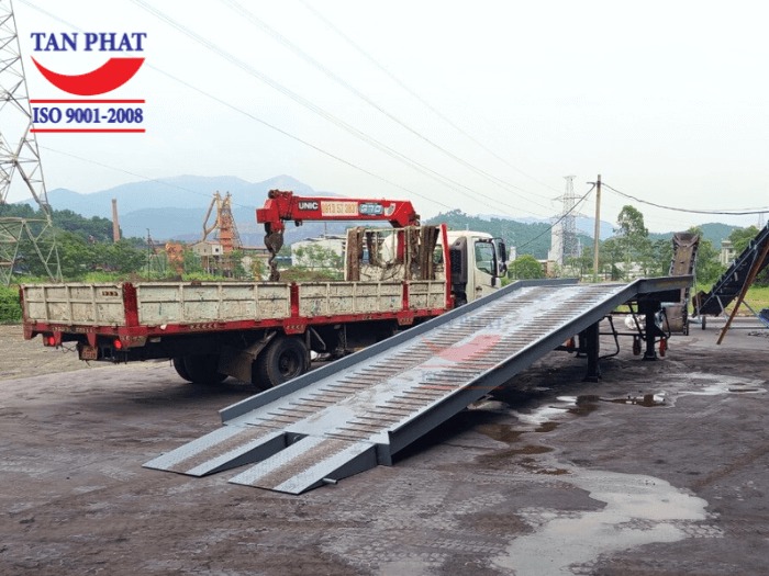 Tân Phát bàn giao cầu lên container 8 tấn, kích thước 11mx2.35m tại thành phố Hưng Yên