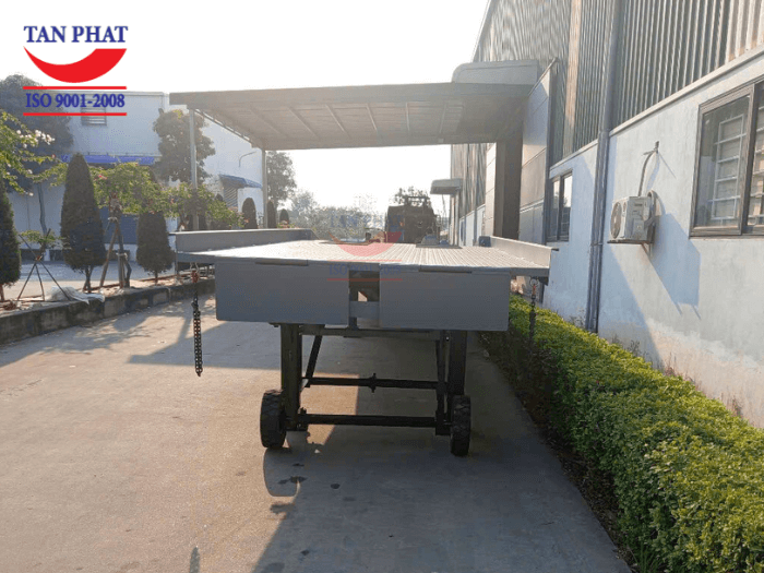 Cầu sử dụng bộ chân chống Fuwa cùng bánh xe PU giúp nâng hạ thay đổi độ cao và di chuyển linh hoạt