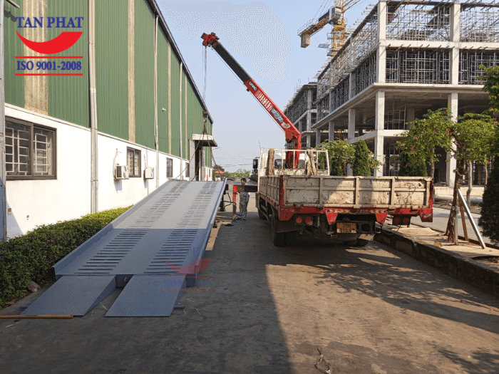 Cầu được lắp đặt và bàn giao hoàn thiện tận nơi tại công trình của khách hàng