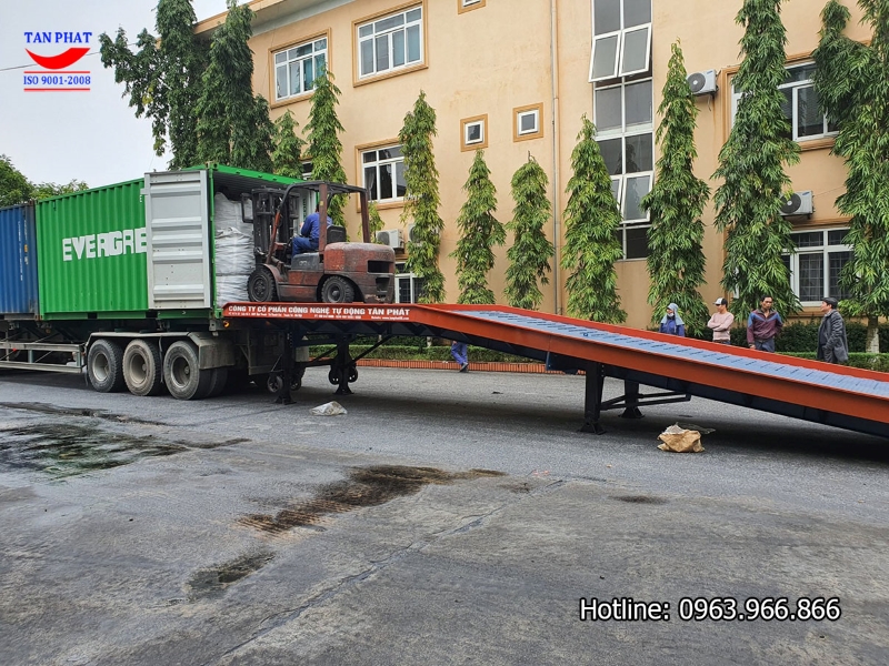 Cầu dẫn xe nâng lên container có nhiều ưu điểm nổi bật