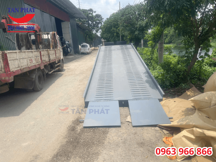 Mặt cầu chống trượt chống trượt thép phi gân và thép vuông đặc