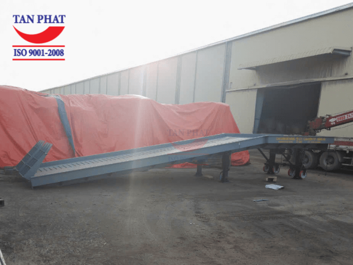 Cầu dẫn có 2 khớp, kết nối với nhau bằng bulong, sở hữu kết cấu dầm U, I đúc chắc chắn, đảm bảo sử dụng lâu dài