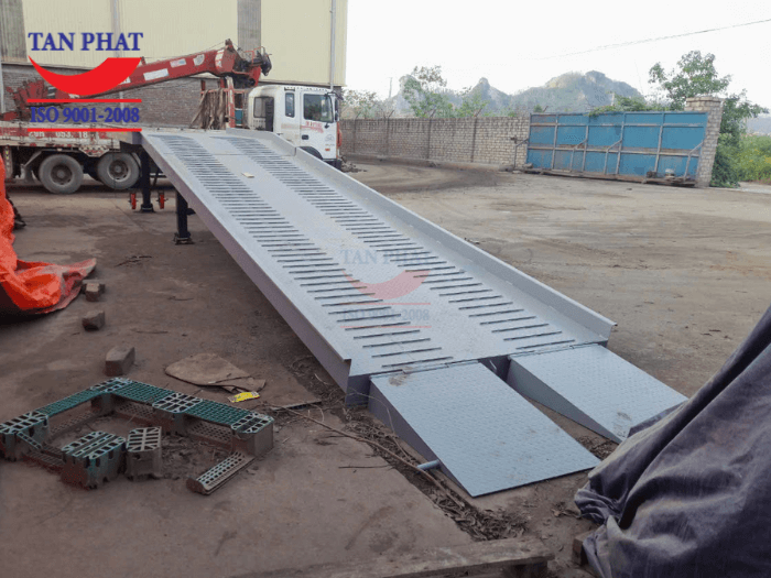 Mặt cầu sử dụng tôn nhám kết hợp phi gân chống trượt gia tăng độ bám trên mặt cầu