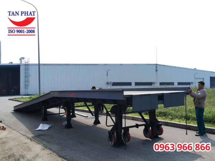 cầu lên container 10 tấn 14m giao tại Nghệ An