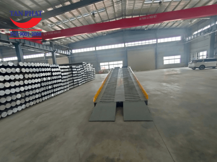 Mặt cầu chống trượt thép phi gân và thép vuông đặc