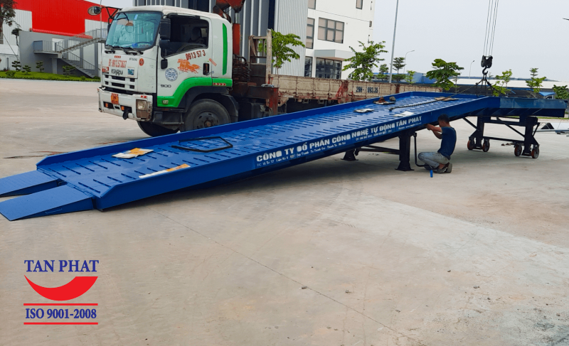 Cầu dẫn xe nâng 10 tấn được Tân Phát bàn giao tại Công ty CP Century Stone, Thanh Ba, Phú Thọ