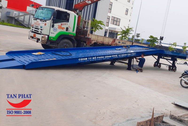 Cầu lên container 10 tấn Tân Phát bàn giao tại Thanh Ba, Phú Thọ