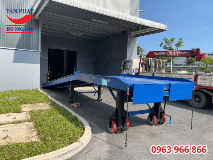 Cầu container sở hữu kết cấu cơ khí vững chắc, dầm thép U, I đúc chất lượng cao