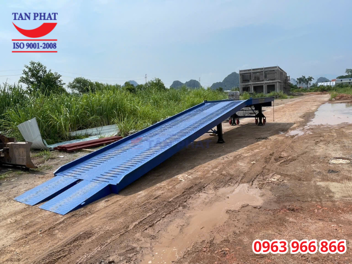 Cầu dẫn xe nâng lên container 12 tấn, kích thước 13x2.35m giao tại Thủy Nguyên, Hải Phòng