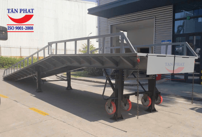 Hình ảnh cầu dẫn xe nâng lên container 12 tấn, dài 13m bàn giao hoàn thiện tại huyện Yên Phong, Bắc Ninh