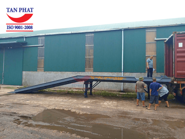 Cầu dẫn có thiết kế đoạn bằng và đoạn dốc bằng nhau, dài 6m, tối ưu nhu cầu sử dụng của khách hàng