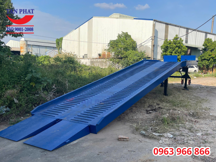 cầu lên xe cont 10 tấn 11m