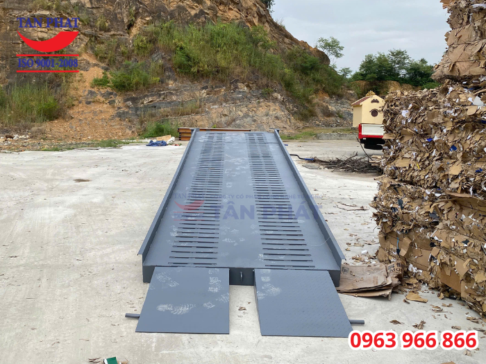 cầu lên xe cont 10 tấn 11m