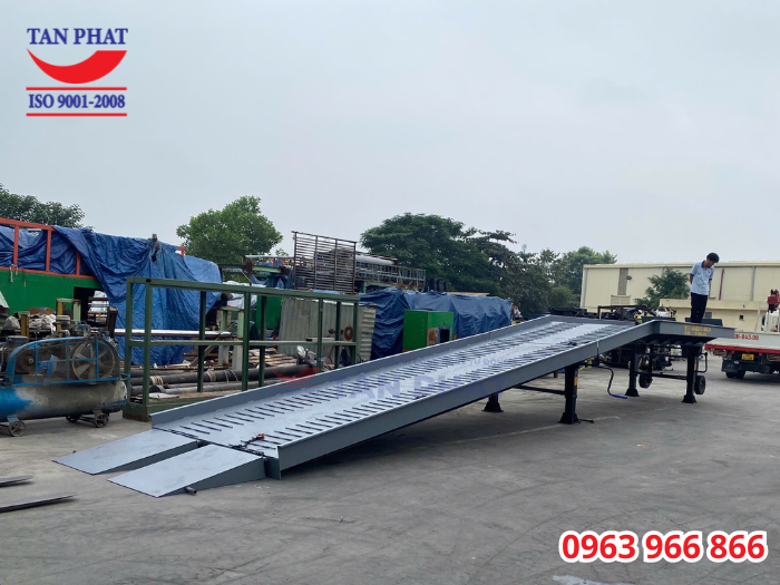 Cầu lên xe cont 10 tấn 13m giao tại Phú Thọ