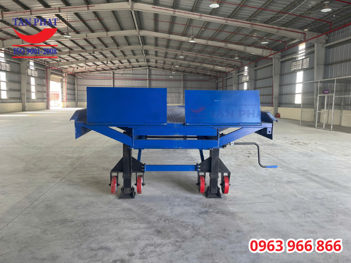 cầu lên xe cont 10 tấn 13x2.35m giao tại Hải An, Hải Phòng