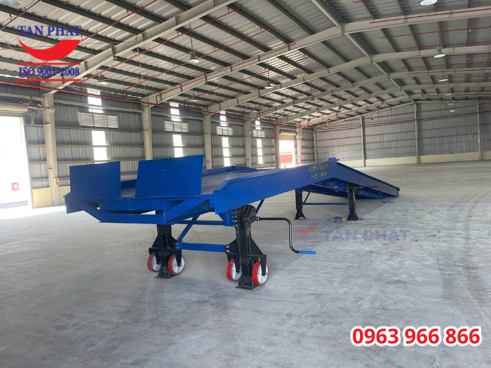 cầu lên xe cont 10 tấn 13x2.35m giao tại Hải An, Hải Phòng