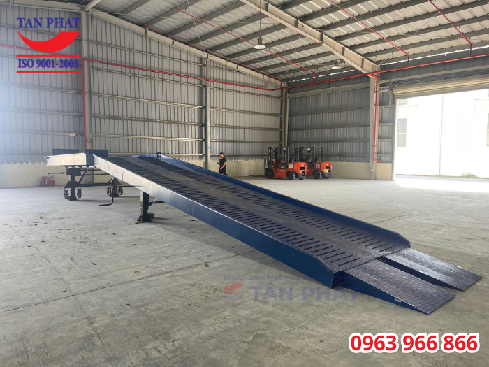 Cầu dẫn xe nâng 10 tấn, dài 13m giao tại TP. Hải Phòng