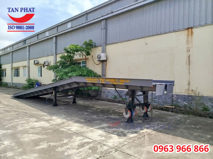 Cầu dẫn lên container sở hữu kết cấu cơ khí chắc chắn, khả năng chịu tải tốt