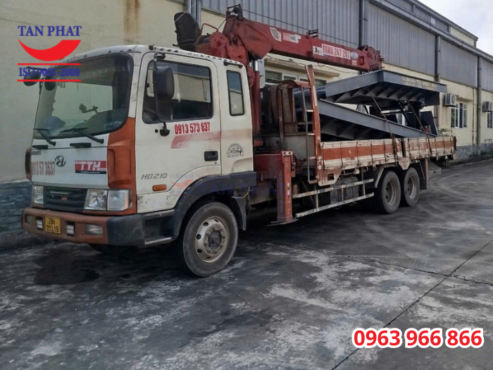 Cầu dẫn được vận chuyển và giao tận nơi cho khách hàng