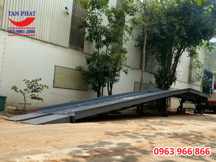 Cầu dẫn xe nâng lên container 10 tấn, kích thước 13x2.35m giao tại xã Tuấn Sơn, tỉnh Lạng Sơn