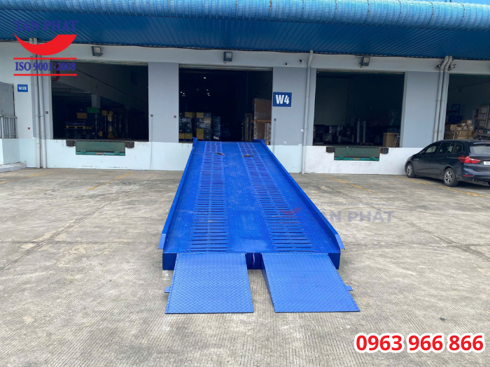 cầu lên xe container 10 tấn 13x2.35m giao tại Hải Phòng