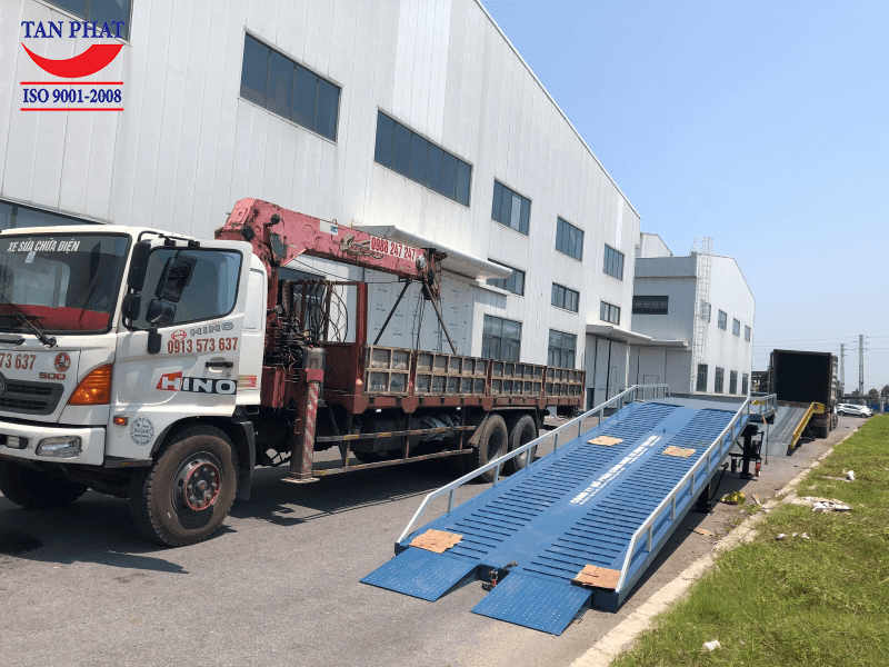 Cầu dẫn xe nâng lên container được Tân Phát thực hiện lắp đặt và bàn giao tại Công ty CP Bedra Bắc Giang