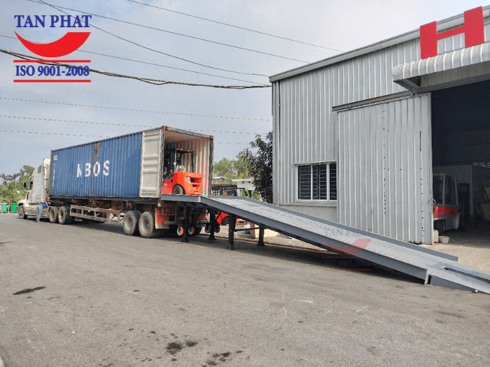 Cầu dẫn xe nâng 10 tấn, kích thước 10.2x2.35m (kích thước đặt riêng) giao tại KCN Tràng Duệ, Hải Phòng