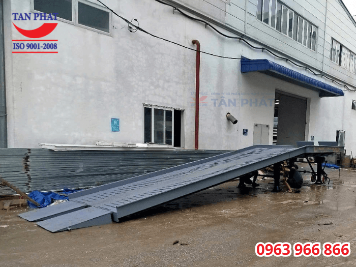 Kết cấu chắc chắn với dầm U, I đúc, đảm bảo khả năng chịu lực cho cầu