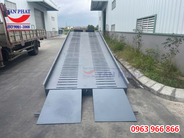 Mặt cầu chống trượt bằng tôn nhám và hệ thống thép phi gân