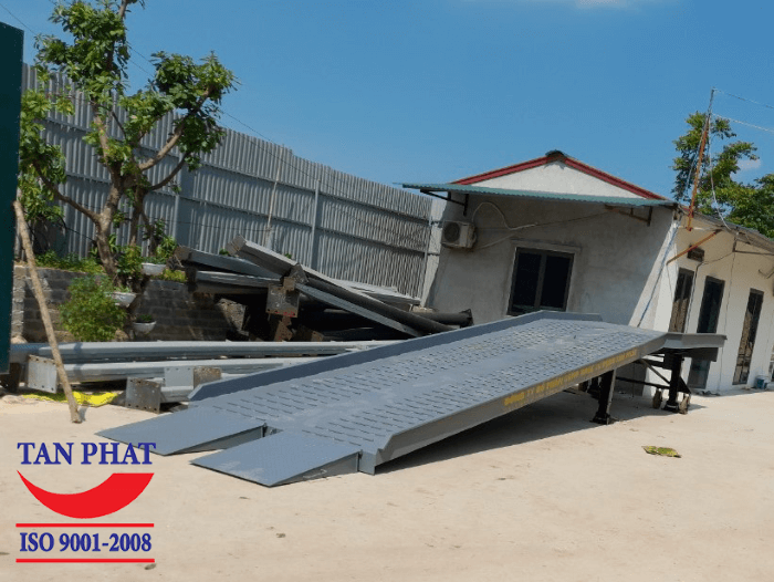 Cầu xe nâng lên container 6 tấn do Tân Phát sản xuất và bàn giao tại Thái Nguyên