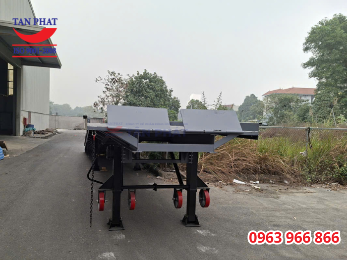 Cầu xe nâng lên cont 8 tấn 13m giao tại Hưng Yên