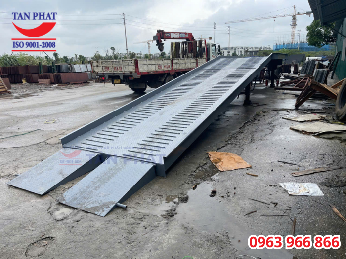 Cầu xe nâng lên container 10 tấn 13m tại Hoài Đức, Hà Nội