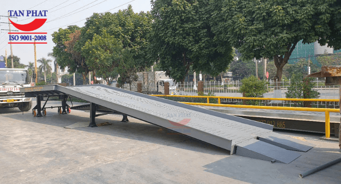 Cầu dẫn xe nâng lên container 10 tấn giao hoàn thiện tại TX. Duy Tiên, tỉnh Hà Nam