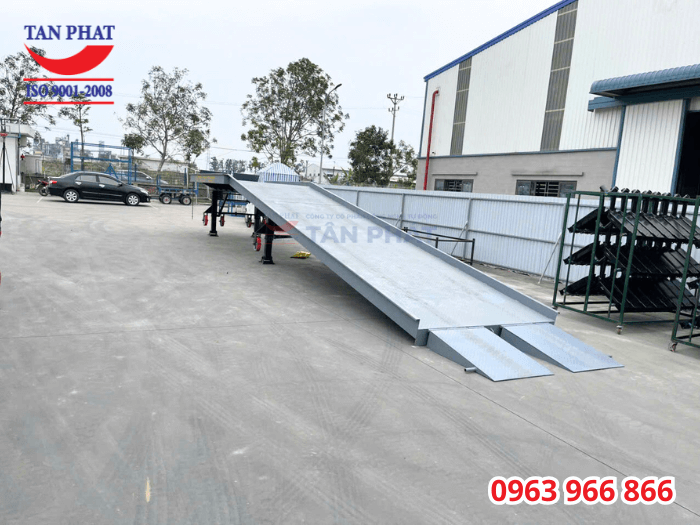 Cầu dẫn xe nâng lên container 8 tấn, kích thước 13x2.35m do Tân Phát bàn giao hoàn thiện tại huyện Kim Thành, tỉnh Hải Dương