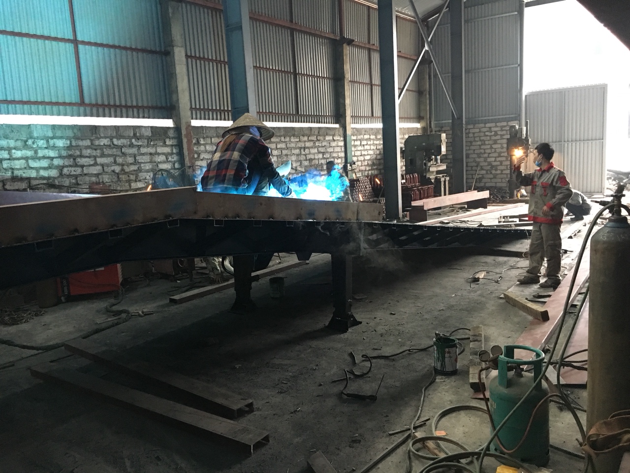 sản xuất cầu dẫn