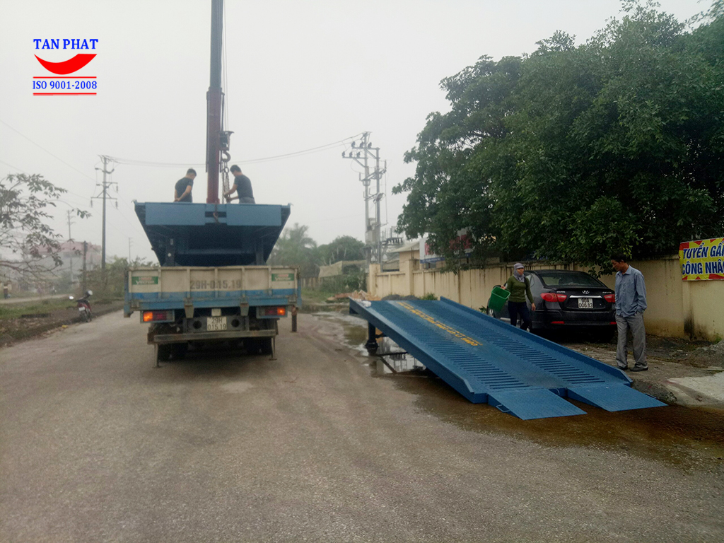 Lắp đặt cầu dẫn xe nâng