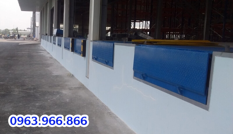 Thiết bị được sản xuất từ thép chịu lực có độ bền cao, giúp dock có thể vận hành ổn định, lâu dài