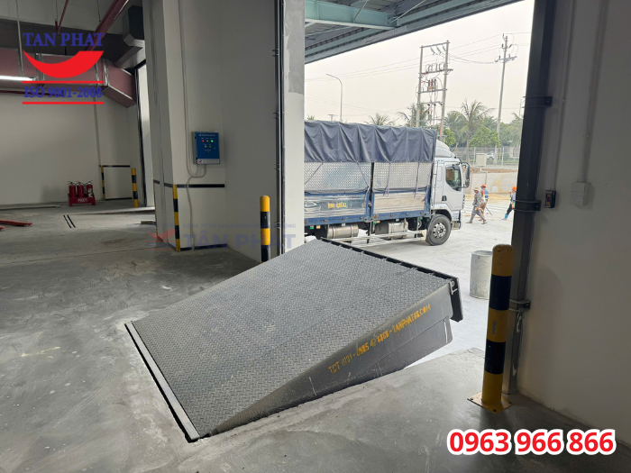 Dock Leveler 12 tấn Nam Định