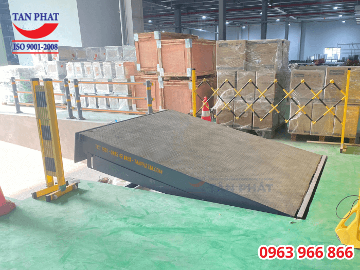 Sản phẩm Dock Leveler 6 tấn lắp đặt hoàn thiện tại KCN Đan Phượng, TP. Hà Nội