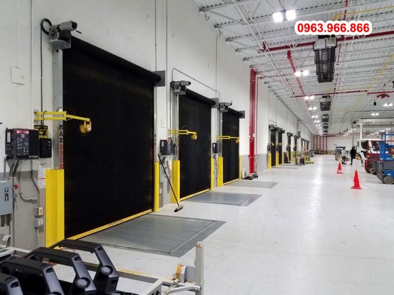 Dock nâng hàng được lắp tại các nhà máy hỗ trợ quá trình bốc xếp, vận chuyển hàng hóa lên/xuống thùng xe chở hàng