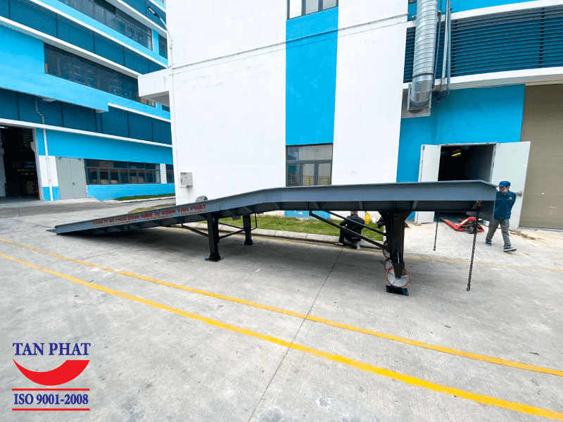 Chiều dài và tải trọng cầu dẫn xe nâng ảnh hưởng lớn đến giá của sản phẩm